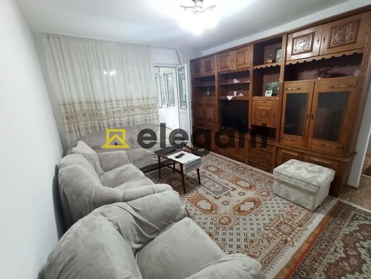 Apartament cu 3 camere semidecomandat, mobilat în Craiovița Nouă