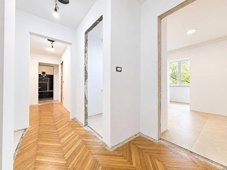 Apartament cu 3 camere decomandat în Lipovei