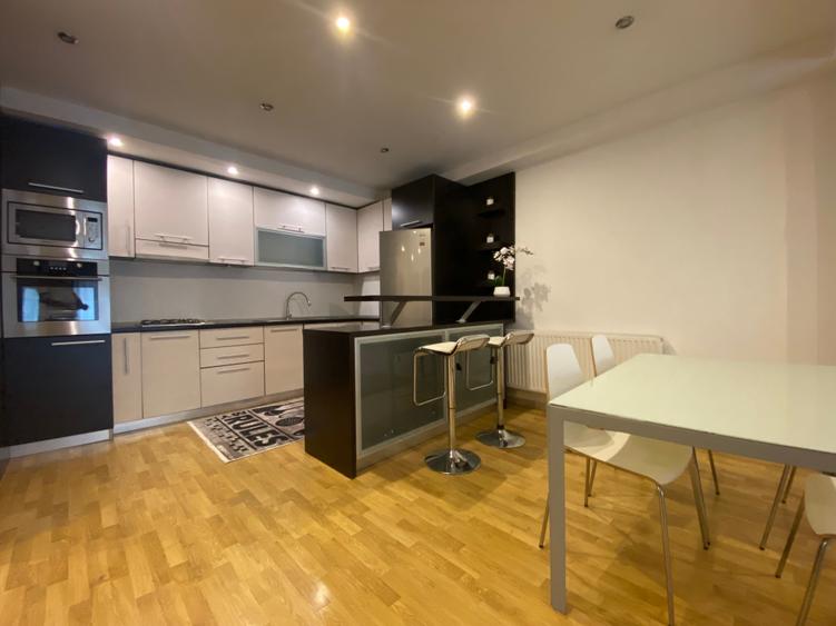 Apartament cu 3 camere semidecomandat, mobilat în Pipera