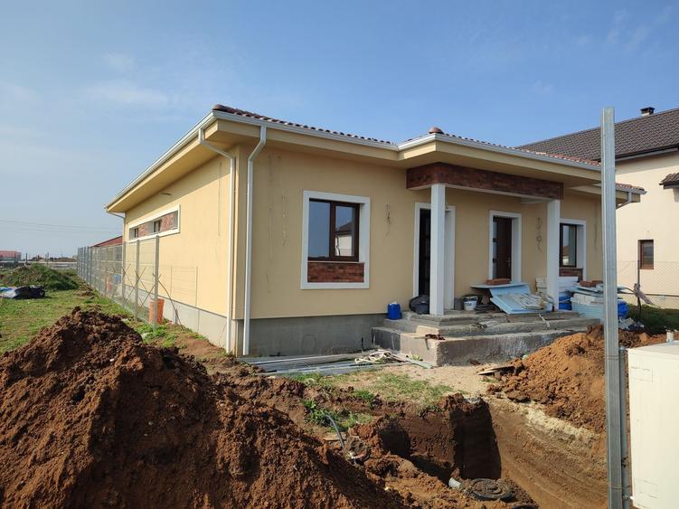 Duplex cu 3 camere cu Canalizare în Sânandrei
