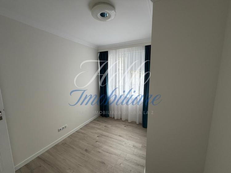 Apartament cu 4 camere decomandat în Florești