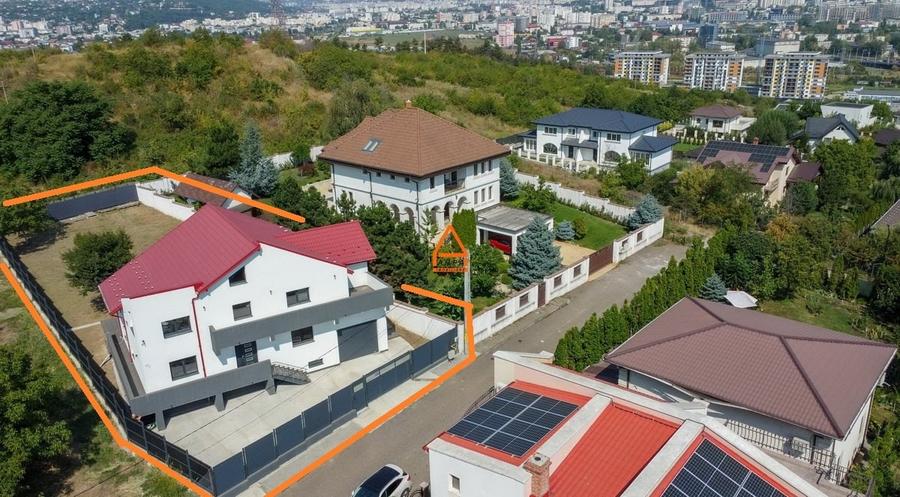 Casă individuală cu 5 camere cu Canalizare în Bucium