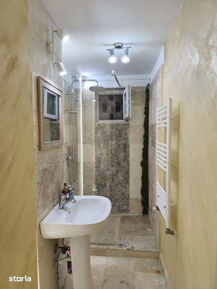 Apartament cu 3 camere semidecomandat în Casa de Cultură