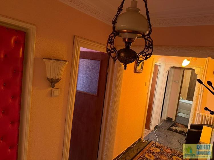 Apartament cu 3 camere decomandat în Km 4-5