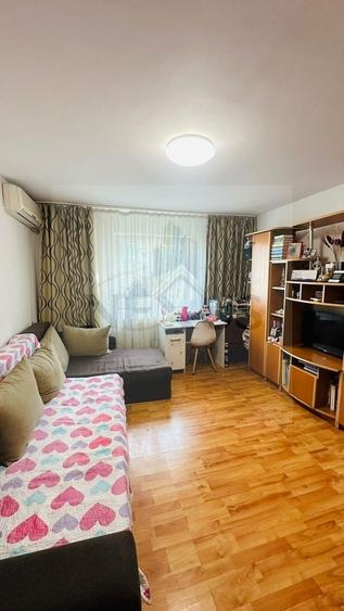 Apartament cu 2 camere semidecomandat în Berceni