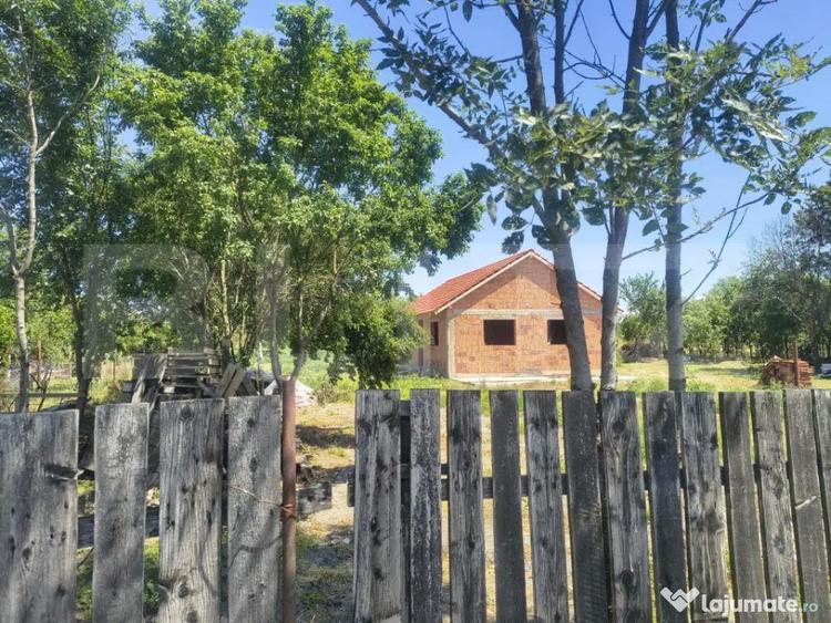 Casă cu 3 camere cu Teren 1500 Mp în Tormac