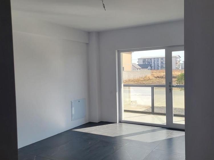 Apartament cu 3 camere decomandat în Exterior Vest
