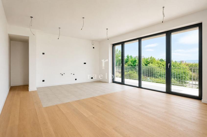 Apartament cu 3 camere semidecomandat în Colentina