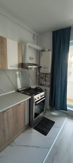 Apartament cu 2 camere decomandat în Roșu