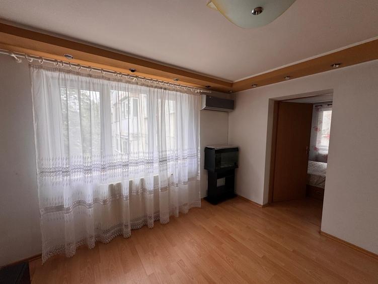 Apartament cu 3 camere semidecomandat în Central