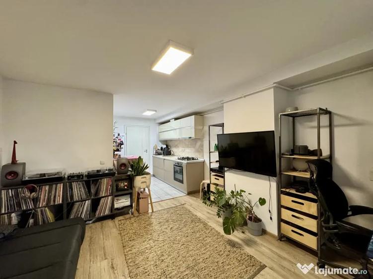 Apartament cu 2 camere decomandat în Jiului