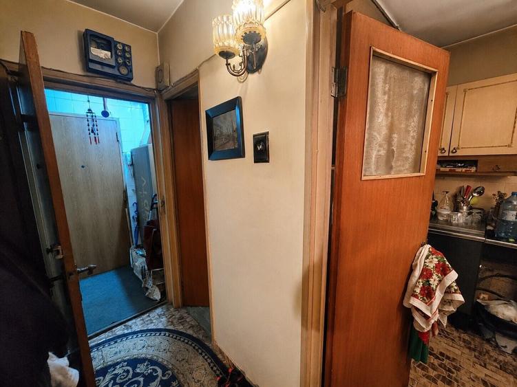 Apartament cu 3 camere în Tineretului