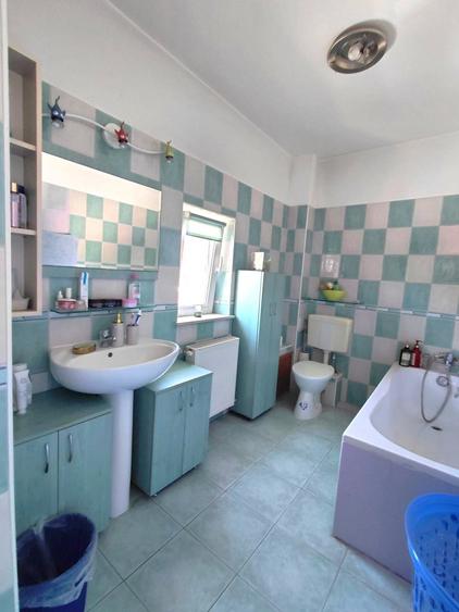Casă cu 5 camere cu Canalizare în Voluntari