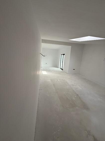 Casă individuală cu 5 camere cu Canalizare în Dârvari