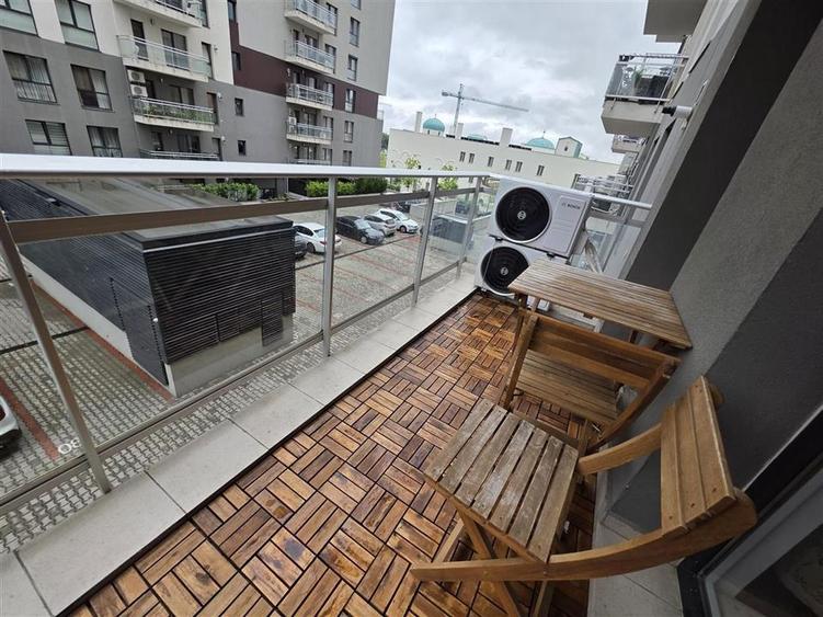Apartament cu 3 camere semidecomandat, mobilat în Aviației