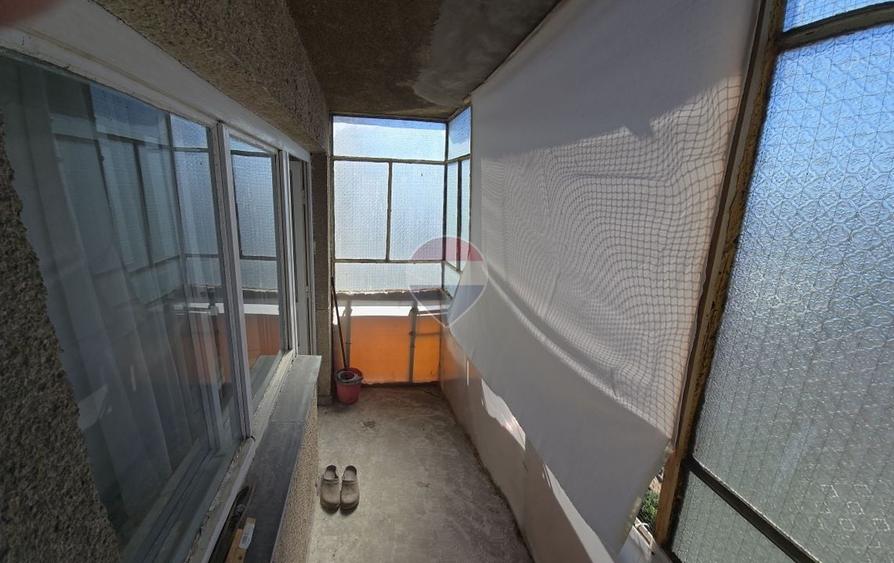 Apartament cu 3 camere decomandat, mobilat în Republicii