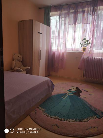 Apartament cu 3 camere decomandat în Progresul
