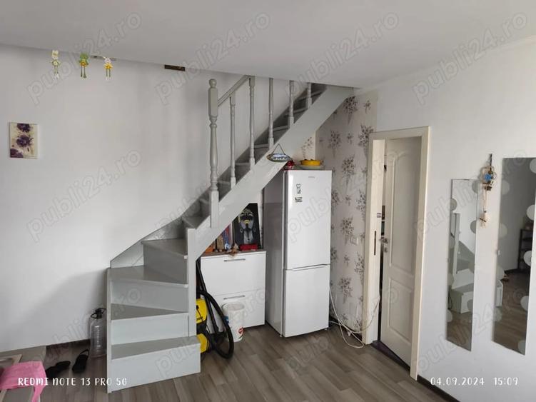 Apartament cu 3 camere decomandat, mobilat în Poarta 6