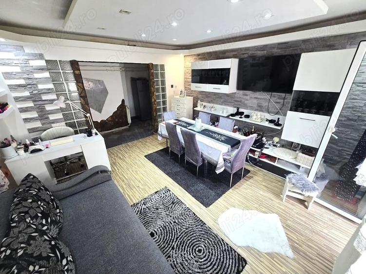 Apartament cu 3 camere în Micro 15