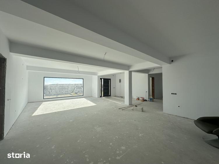 Casă cu 5 camere cu Teren 1045 Mp în Târgșoru Vechi