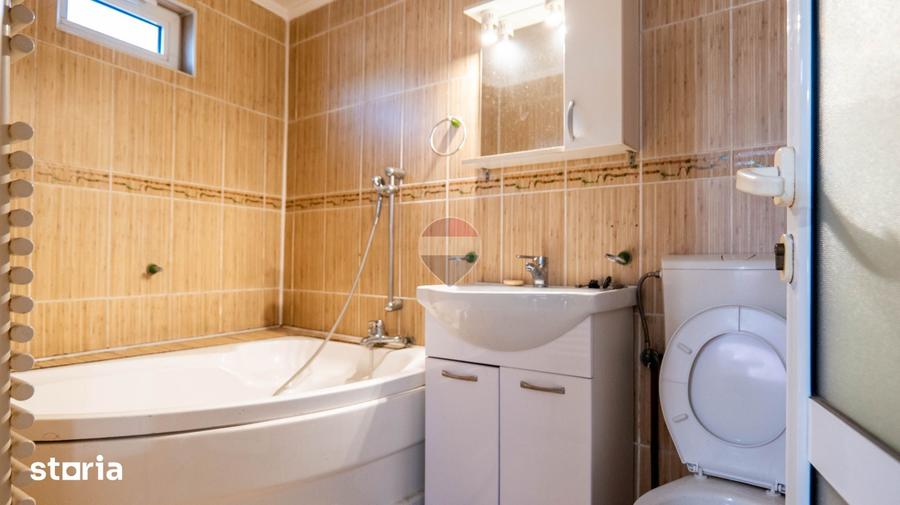 Casă cu 9 camere cu Teren 160 Mp în Chitila