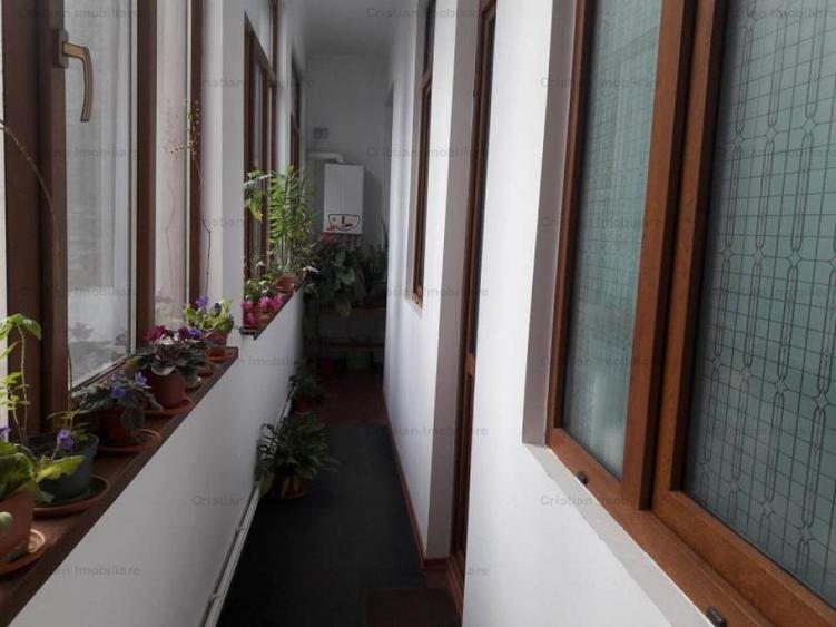 Casă cu 5 camere cu Teren 200 Mp în Central