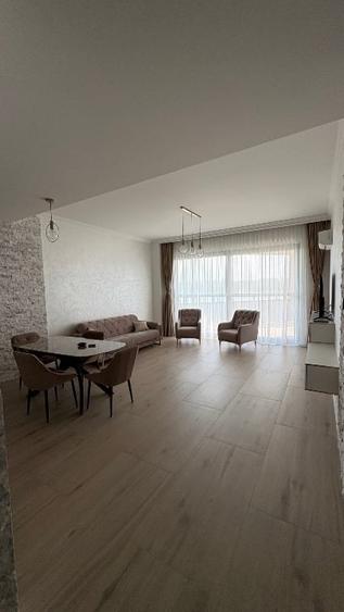 Apartament cu 3 camere decomandat, mobilat în Faleza Nord