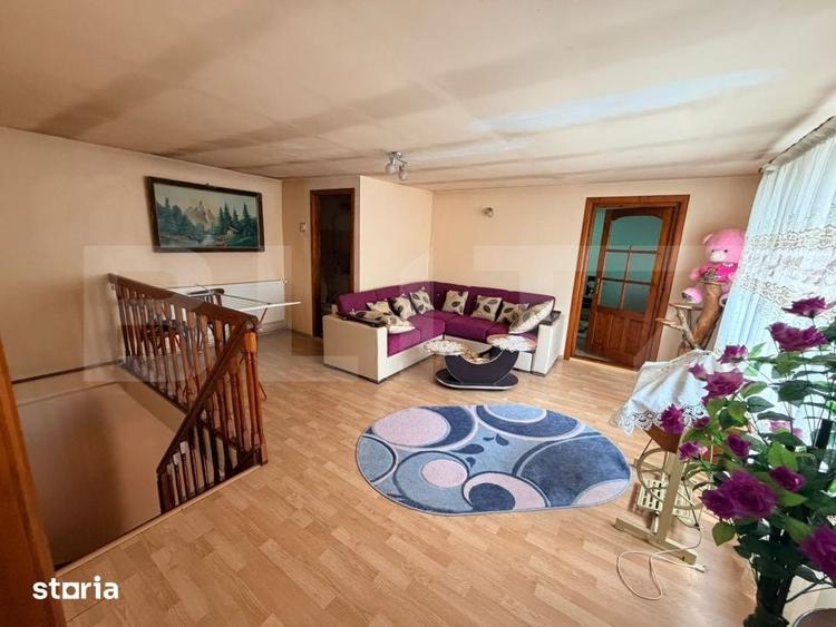 Casă cu 5 camere cu Teren 380 Mp în Romanești