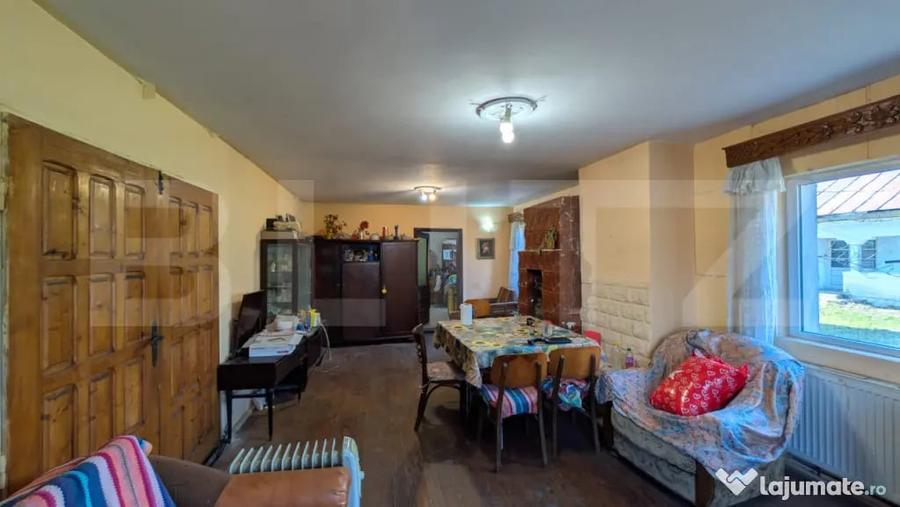 Casă cu 7 camere cu Teren 1656 Mp în Central