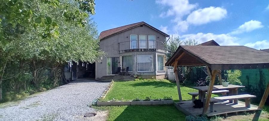 Casă cu Teren 500 Mp în Corunca