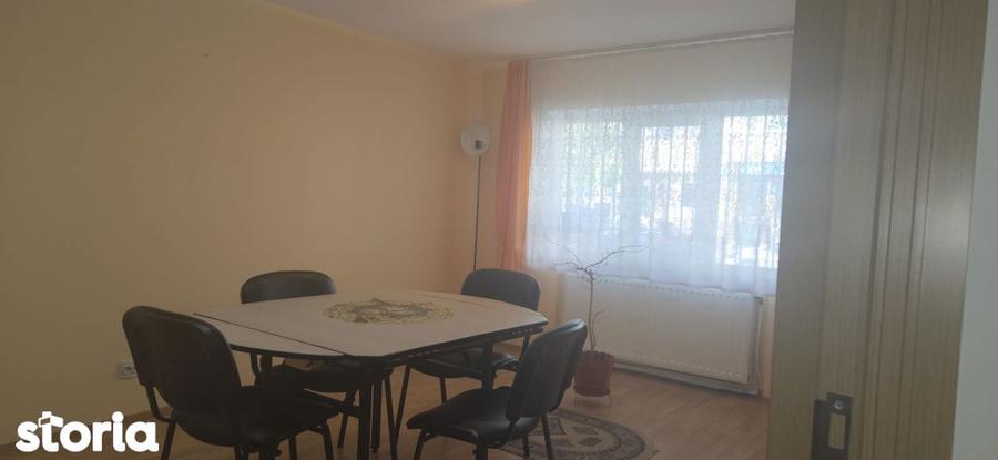 Apartament cu 3 camere decomandat, mobilat în Central