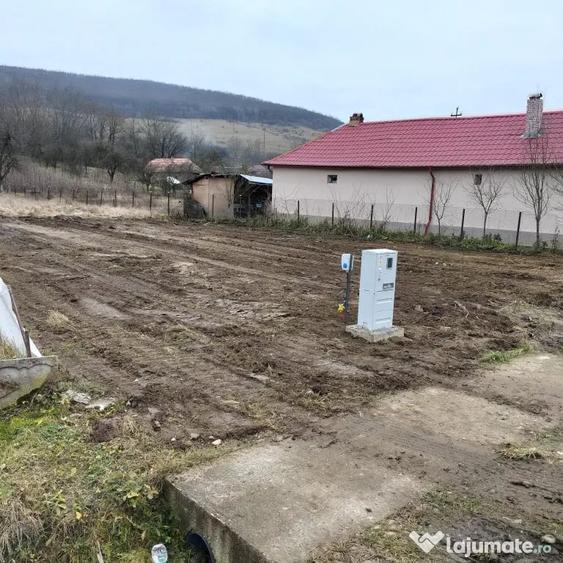 Teren de 1235 mp, în Lacu