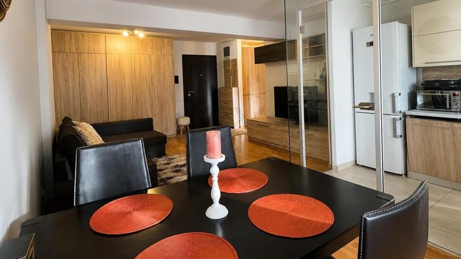 Apartament cu 2 camere semidecomandat, mobilat în Banu Manta