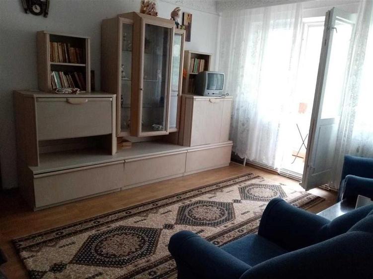 Apartament cu 3 camere semidecomandat, mobilat în Păcurari