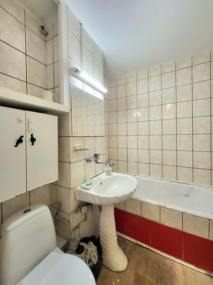 Apartament cu 3 camere decomandat în Lipovei
