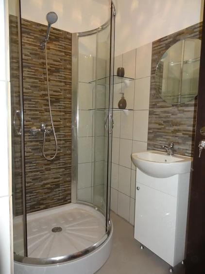 Apartament cu 2 camere decomandat, mobilat în P-ța Victoriei