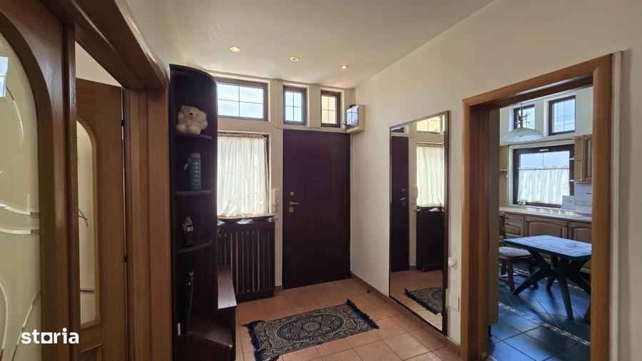 Casă cu 4 camere în Central