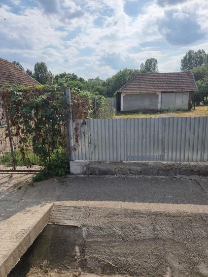 Casă cu 4 camere în Borzești