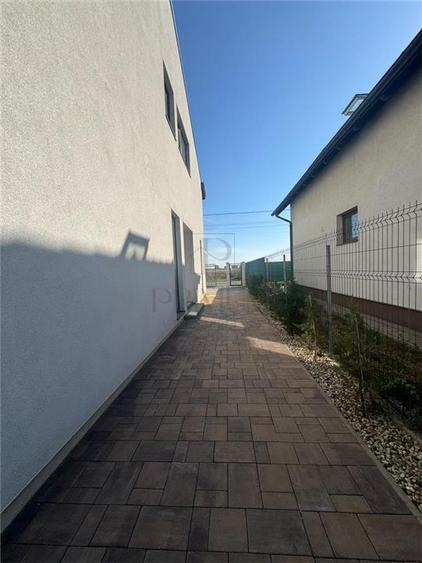 Duplex cu 5 camere cu Teren 340 Mp în Moșnița Nouă