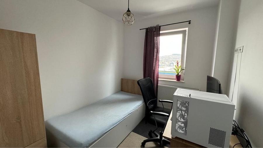 Apartament cu 3 camere decomandat în Exterior Vest