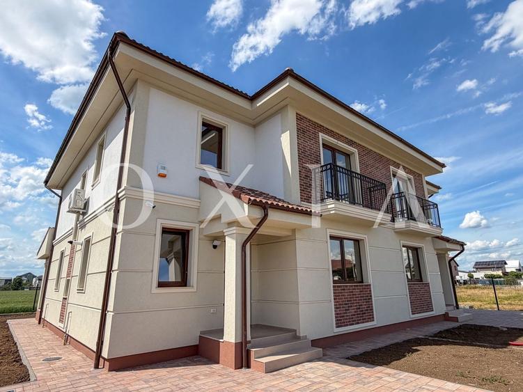 Duplex cu 5 camere cu Canalizare în Dumbrăvița