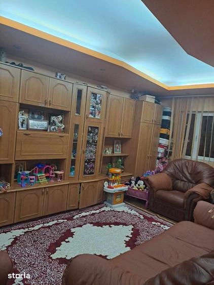 Apartament cu 3 camere decomandat în Mihai Bravu
