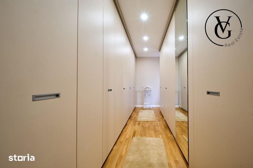 Casă cu 7 camere decomandat cu Teren 346 Mp în Central