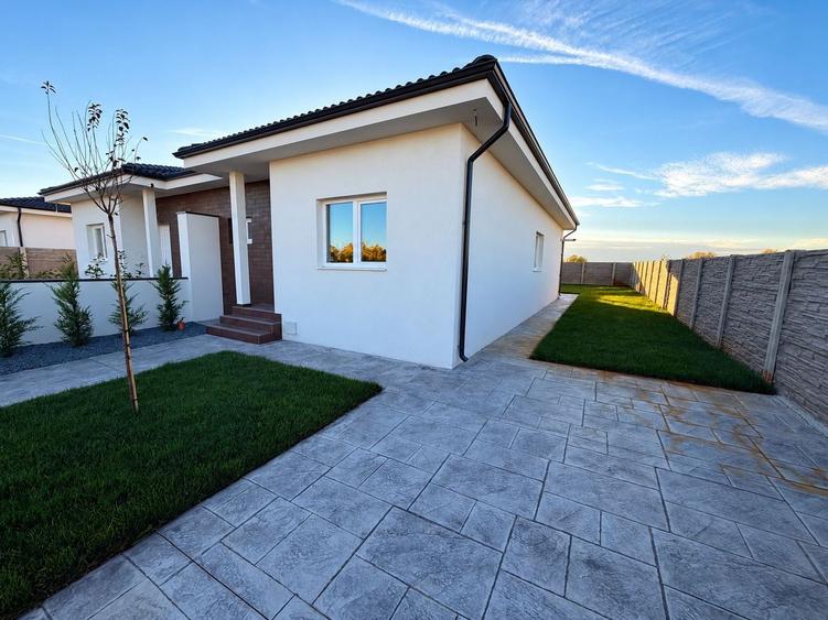 Duplex cu 3 camere cu Teren 321 Mp în Moșnița Nouă