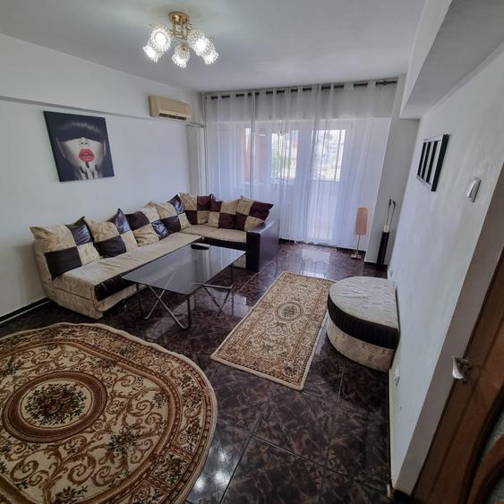 Apartament cu 2 camere decomandat în Universitate