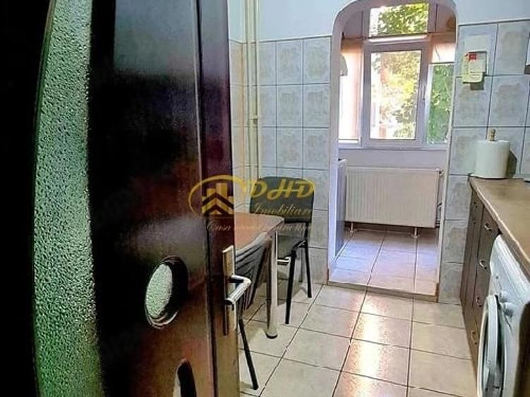 Apartament cu 2 camere decomandat în Podul de Fier