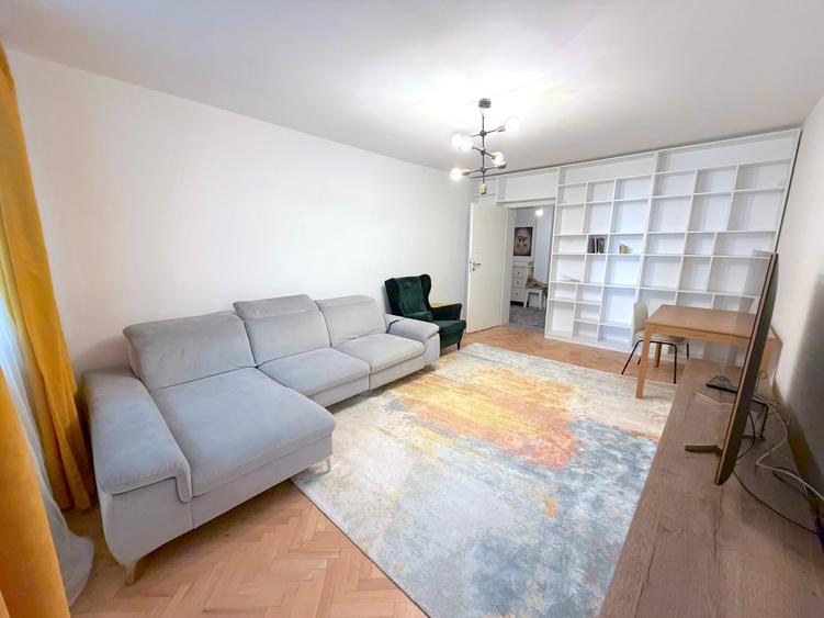 Apartament cu 4 camere decomandat în Titan