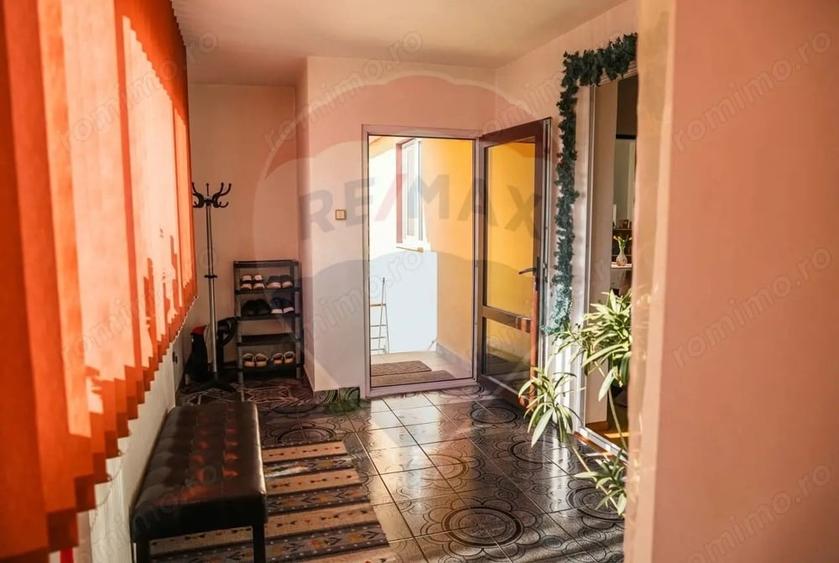 Casă cu Teren 946 Mp în Central
