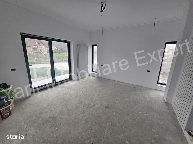 Casă cu 4 camere în Zigoneni