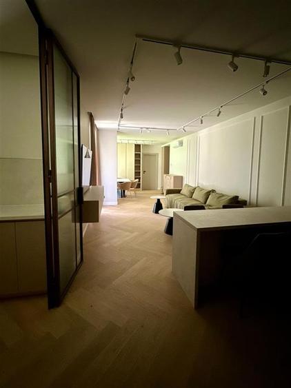 Apartament cu 4 camere semidecomandat, mobilat în Iancu Nicolae